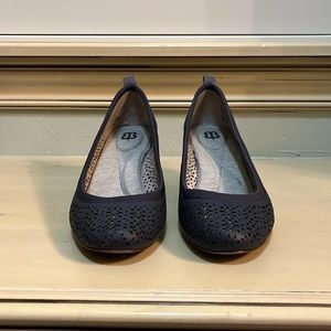 Betabrand periwinkle blue wedges size 9.5
